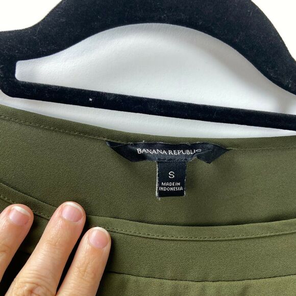 Banana Republic Small Womens Army Green Ruffle Blouse Top - Picture 4 of 7